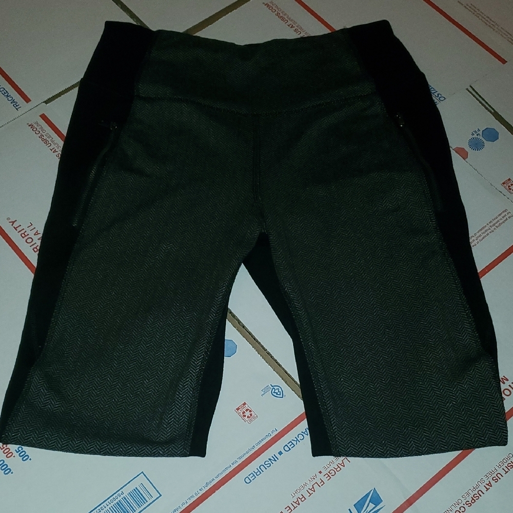 Old Navy Medium Black and Gray Yoga Pants